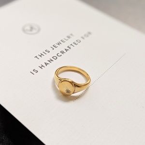Mejuri Gold & White Sapphire Star Signet Ring